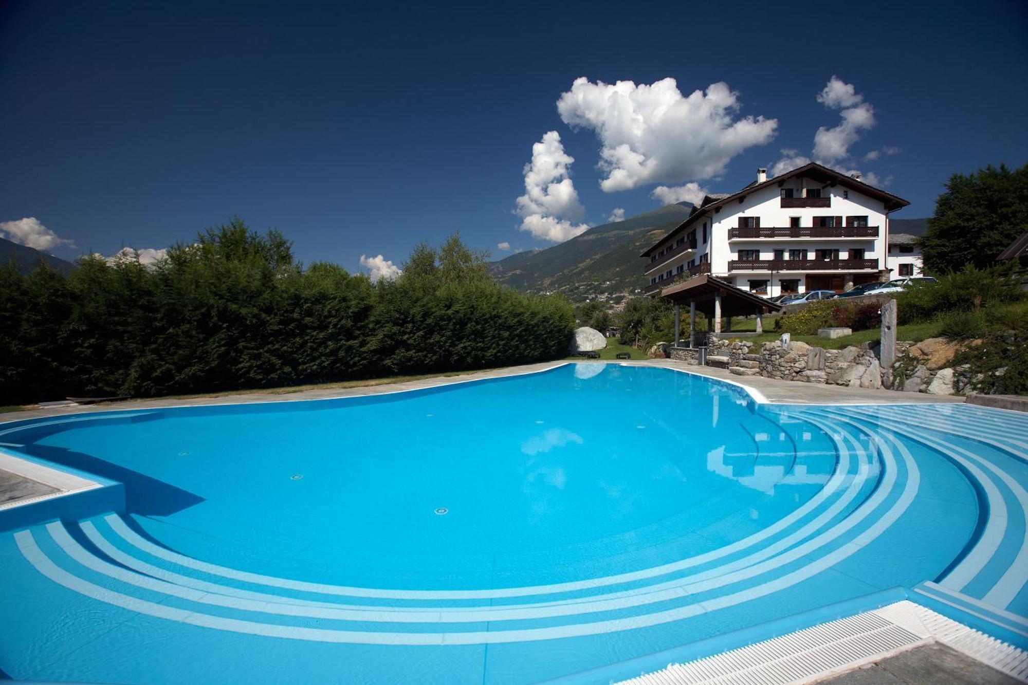 Hotel Milleluci Aosta Bagian luar foto